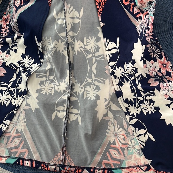 New Beautiful Maxi with slit halfway up the back with cage open back size M - Picture 3 of 4